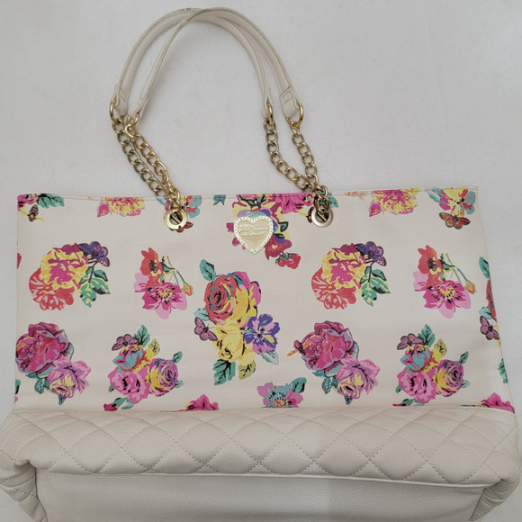 Betsey Johnson Handbags - BETSEY JOHNSON EUC Large White Floral Quilted Tote